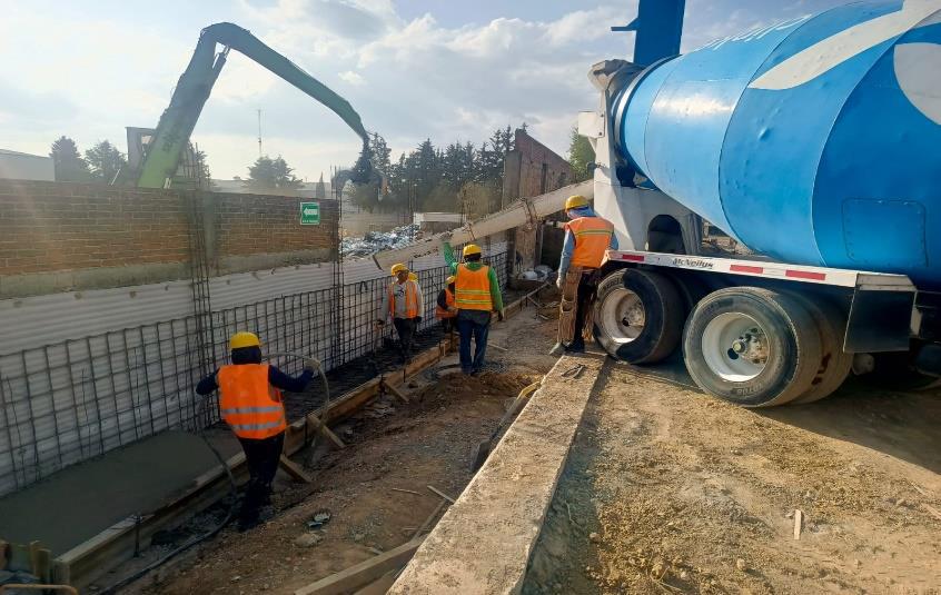 Vaciado de Concreto en Vialidad